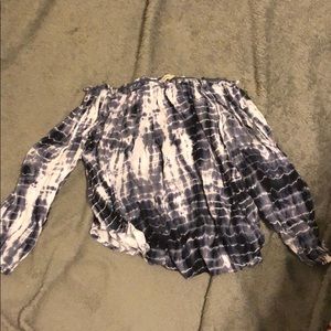 Open shoulder long sleeve top